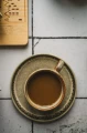 Filiżanka ceramiczna z talerzykiem beżowo-szara